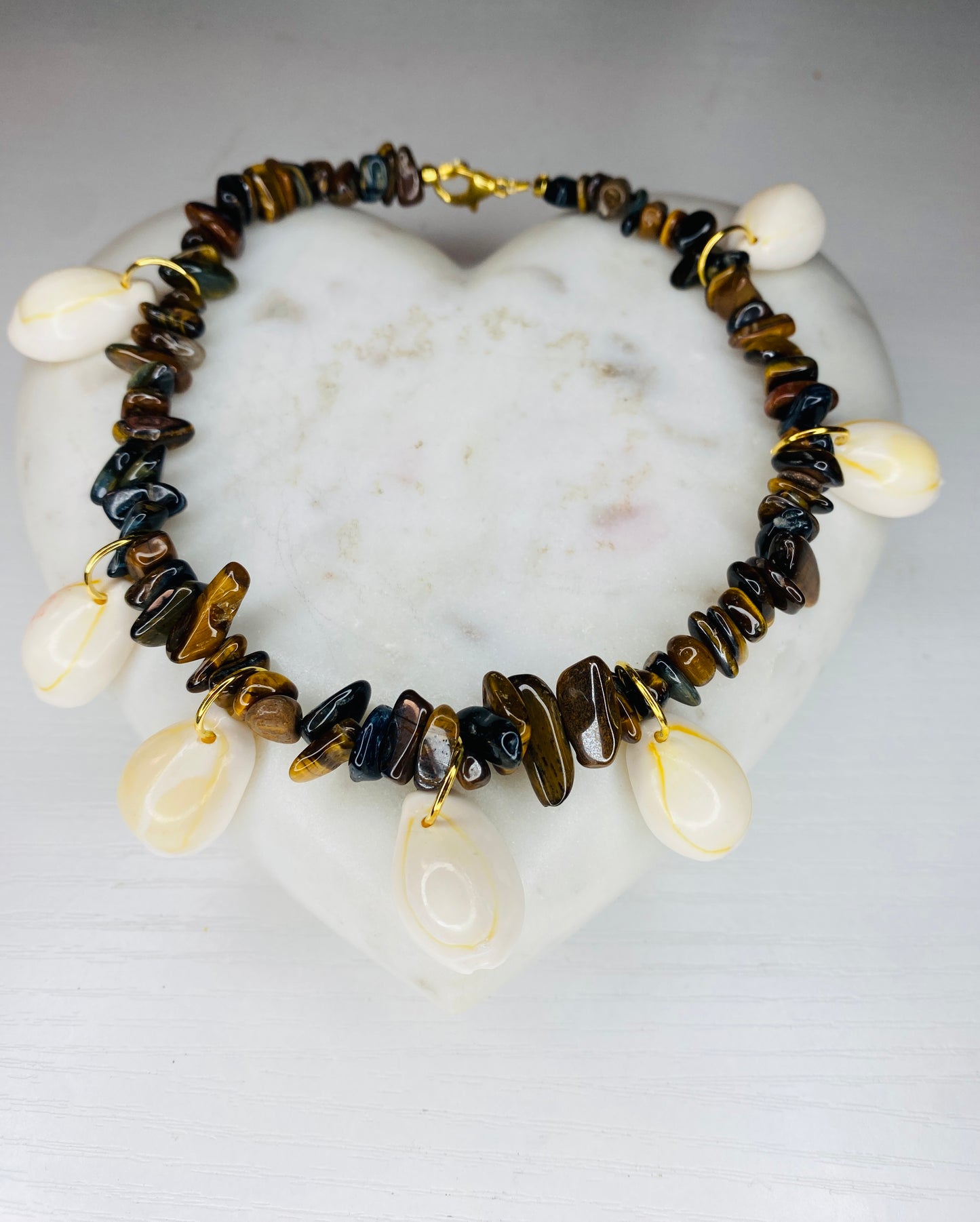 Tiger eye anklet with clasp.